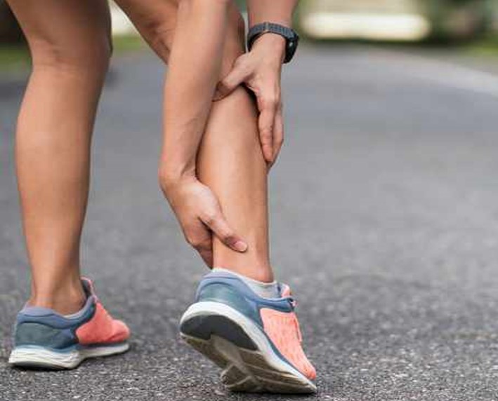 걷다가 발목 자꾸 삐끗 하는 사람… 몰랐던 이유는.jpg