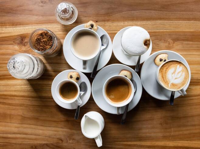 건강을 해치지 않는 커피 소비의 상한선 하루 여섯 잔.jpg