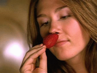 농약을 친 딸기는 단맛과 향이 약해지고 신맛이 더 강해진다.gif