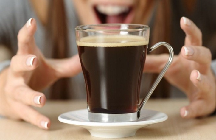 커피 마시면 하루 1,000보 더 걷는다.jpg